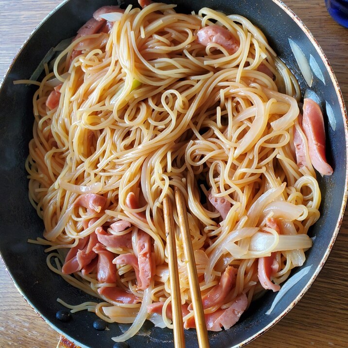 玉ねぎとウインナーのケチャップパスタ